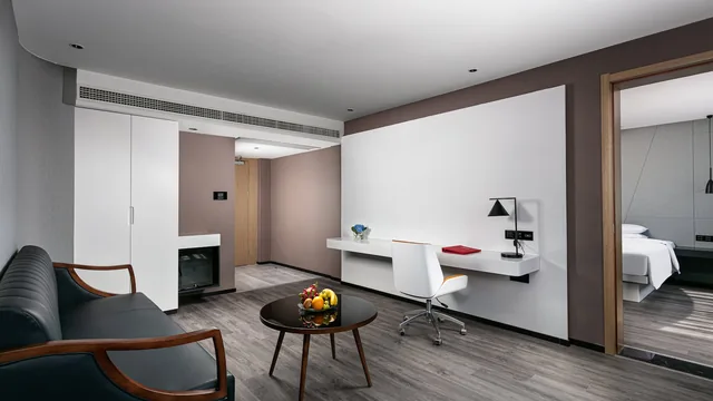 Ramada by Wyndham Yangzhou Slender West Lake photo 10