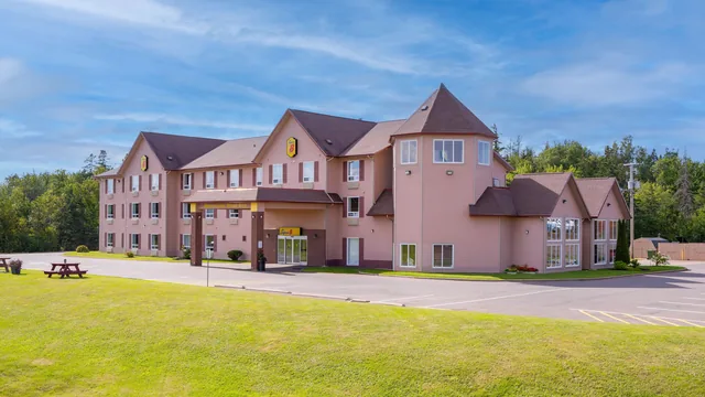 Super 8 by Wyndham Amherst NS photo 2