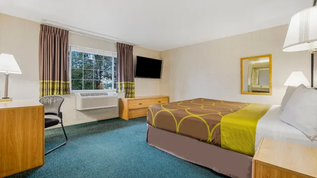 Super 8 by Wyndham Auburn photo 2
