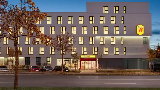 Super 8 by Wyndham Augsburg photo 3