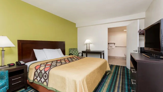 Super 8 by Wyndham Augusta photo 5