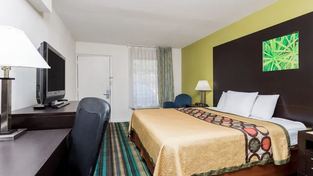 Super 8 by Wyndham Augusta photo 7