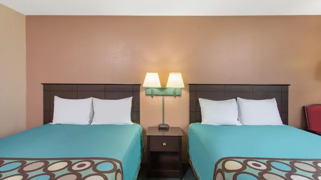 Super 8 by Wyndham Austin MN photo 8