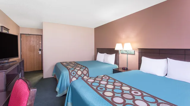 Super 8 by Wyndham Austin MN photo 9