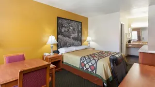 Super 8 by Wyndham Bakersfield South CA