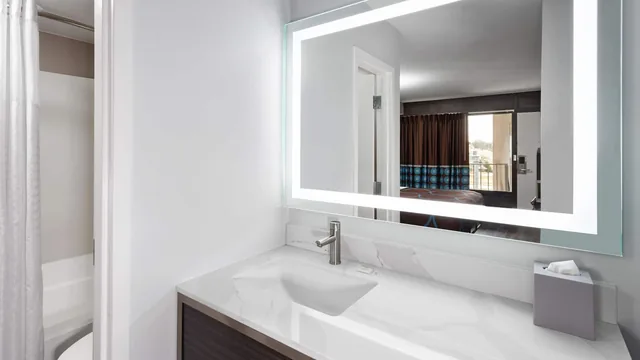Super 8 by Wyndham Baltimore Northwest photo 4