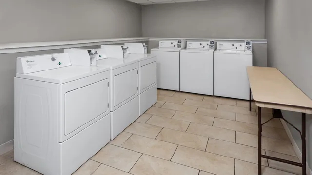 Super 8 by Wyndham Baltimore Northwest photo 6