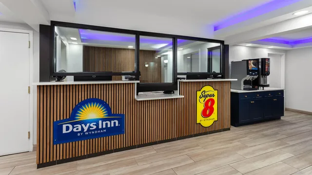 Super 8 by Wyndham Baltimore Northwest photo 9