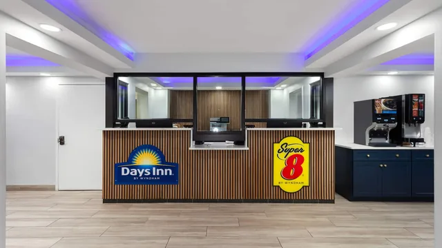 Super 8 by Wyndham Baltimore Northwest photo 12