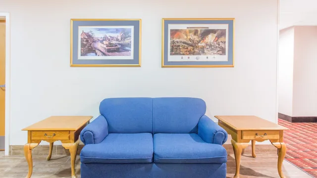 Super 8 by Wyndham Bedford photo 4