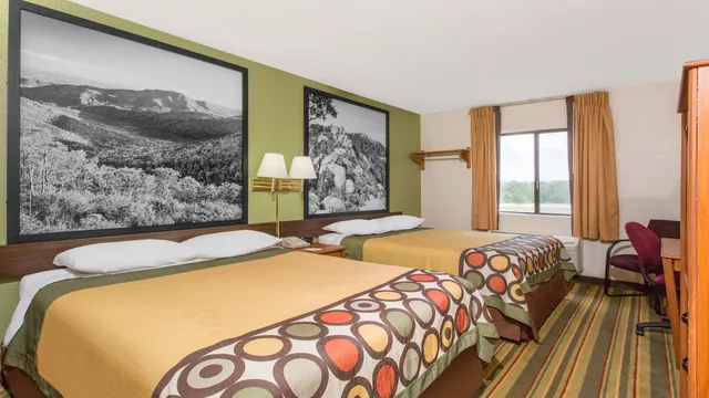 Super 8 by Wyndham Bedford photo 9