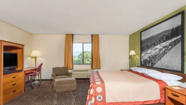 Super 8 by Wyndham Bedford photo 12