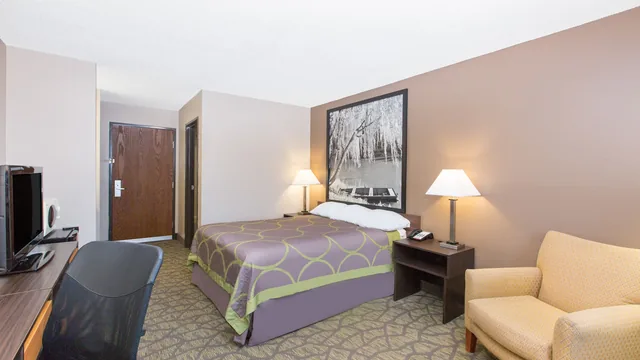 Super 8 by Wyndham Belleville photo 4