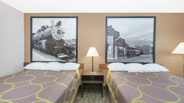 Super 8 by Wyndham Belleville photo 5