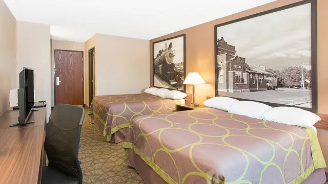 Super 8 by Wyndham Belleville photo 9