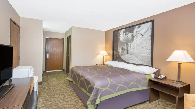 Super 8 by Wyndham Belleville photo 10