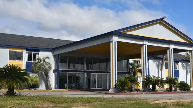 Super 8 by Wyndham Biloxi photo 8