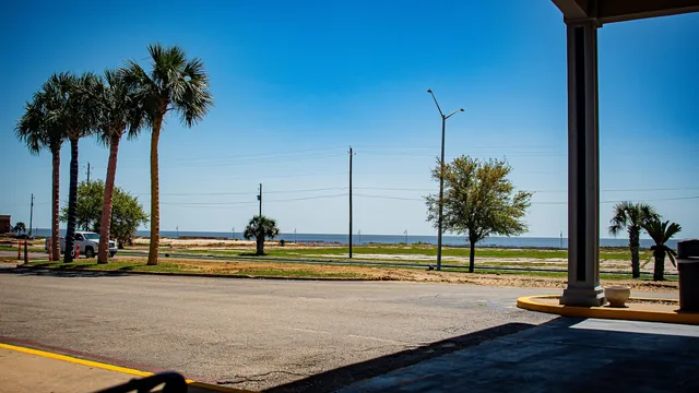 Super 8 by Wyndham Biloxi photo 12