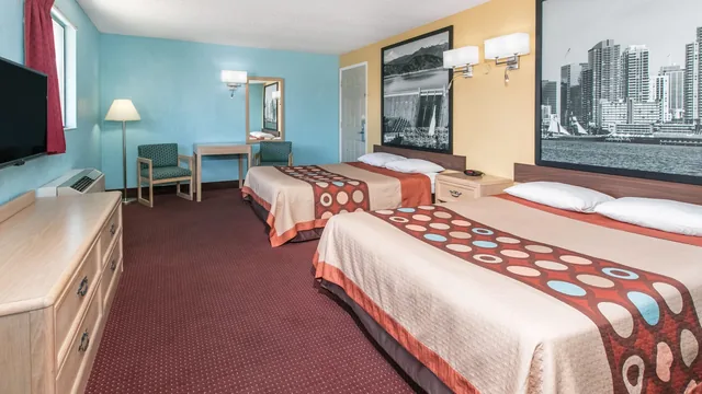 Super 8 by Wyndham Bishop photo 6