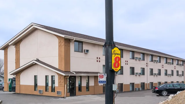 Super 8 by Wyndham Bismarck photo 10