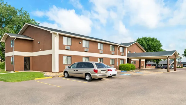 Super 8 by Wyndham Blue Earth photo 8