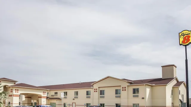 Super 8 by Wyndham Brenham TX photo 10