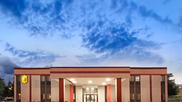 Super 8 by Wyndham Brockton photo 5