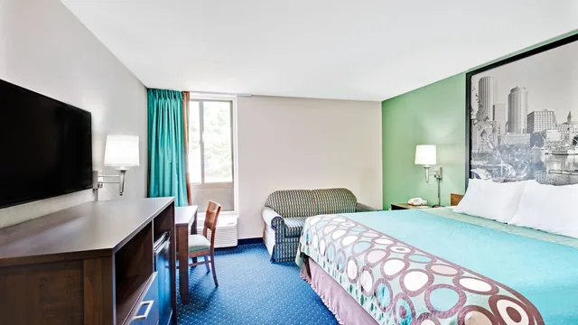 Super 8 by Wyndham Brockton photo 8