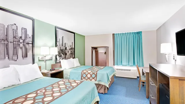 Super 8 by Wyndham Brockton photo 9