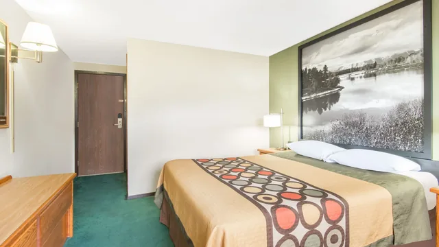 Super 8 by Wyndham Buffalo photo 7