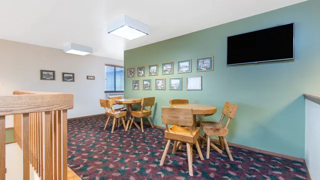 Super 8 by Wyndham Buffalo photo 10