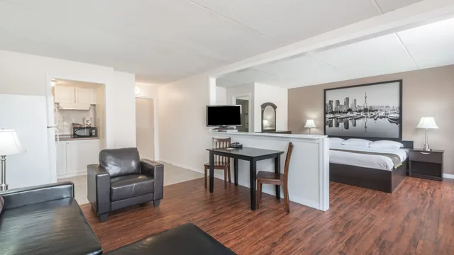 Super 8 by Wyndham Calgary/Airport photo 6