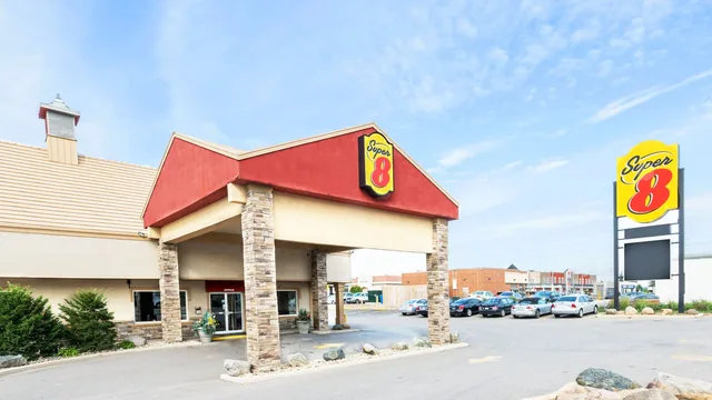 Super 8 by Wyndham Cambridge/Kitchener/Waterloo Area photo 1