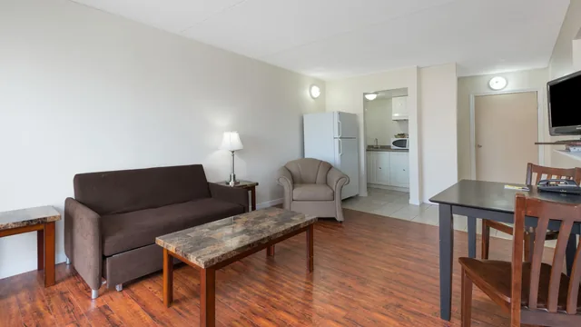 Super 8 by Wyndham Cambridge/Kitchener/Waterloo Area photo 2