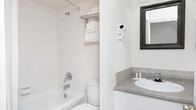 Super 8 by Wyndham Cambridge/Kitchener/Waterloo Area photo 6