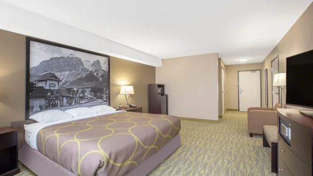 Super 8 by Wyndham Canmore photo 1