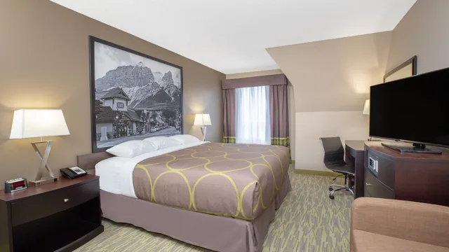 Super 8 by Wyndham Canmore photo 3