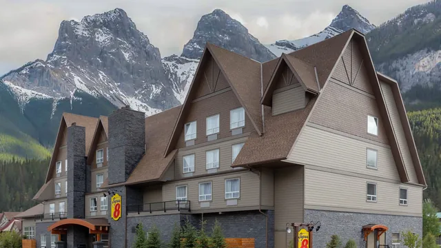 Super 8 by Wyndham Canmore photo 4