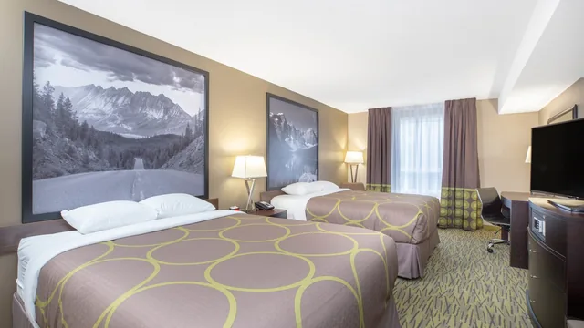 Super 8 by Wyndham Canmore photo 7