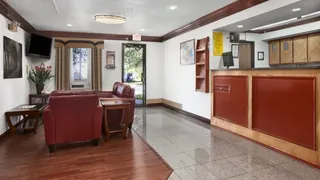 Super 8 by Wyndham Canton/Livonia Area