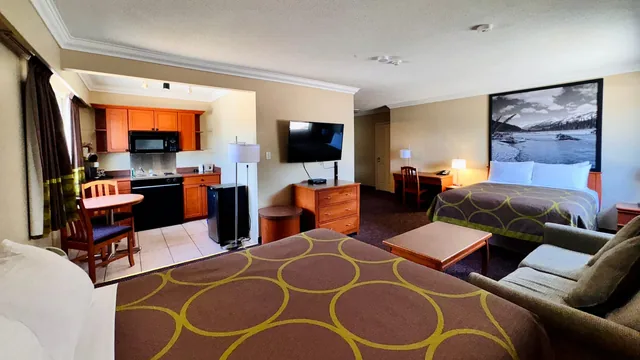 Super 8 by Wyndham Castlegar BC photo 4