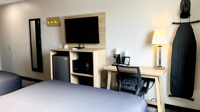 Super 8 by Wyndham Cedar Rapids photo 10