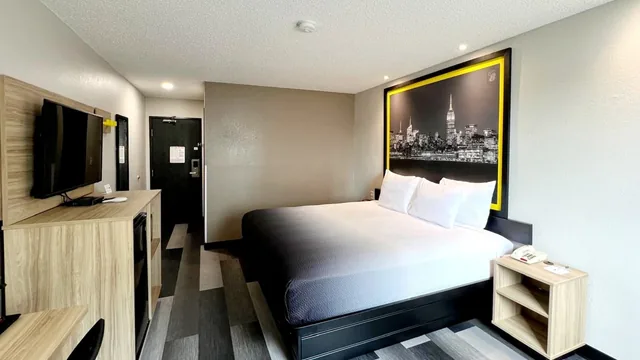 Super 8 by Wyndham Cedar Rapids photo 12