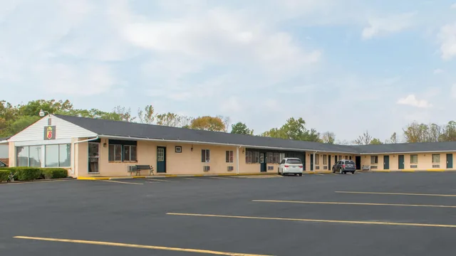 Super 8 by Wyndham Centerville-Richmond photo 4