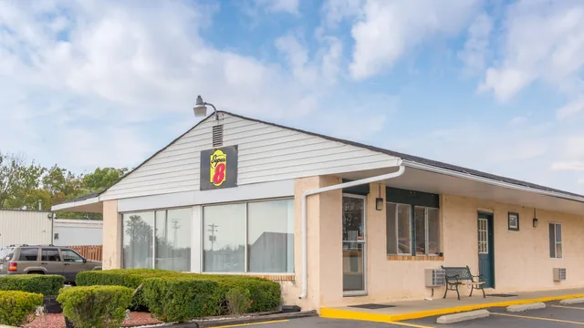 Super 8 by Wyndham Centerville-Richmond photo 6
