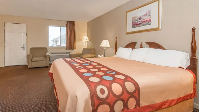 Super 8 by Wyndham Centerville-Richmond photo 7