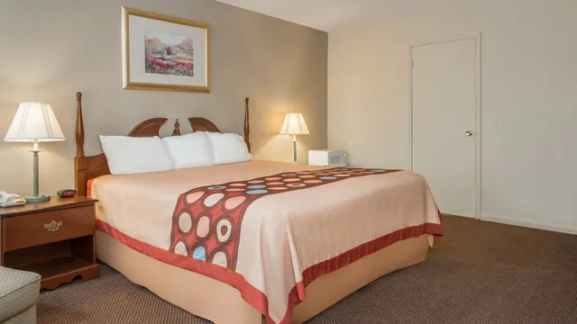 Super 8 by Wyndham Centerville-Richmond photo 8