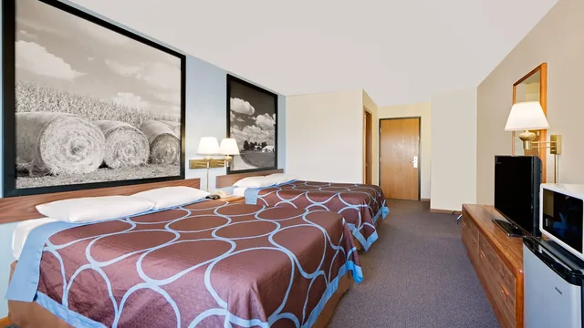 Super 8 by Wyndham Centerville photo 9