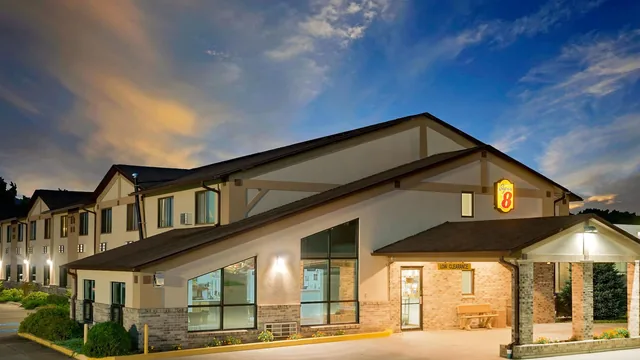Super 8 by Wyndham Centerville photo 10