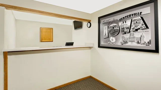 Super 8 by Wyndham Centerville photo 12